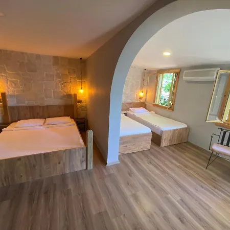 Castle Boutique Отель *