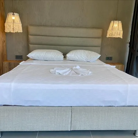 מלון Castle Boutique 5*