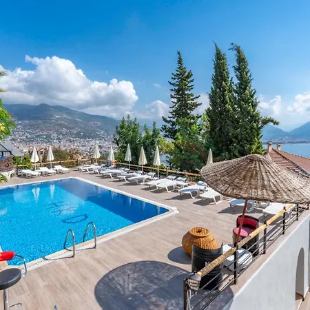 Castle Boutique Hotel *