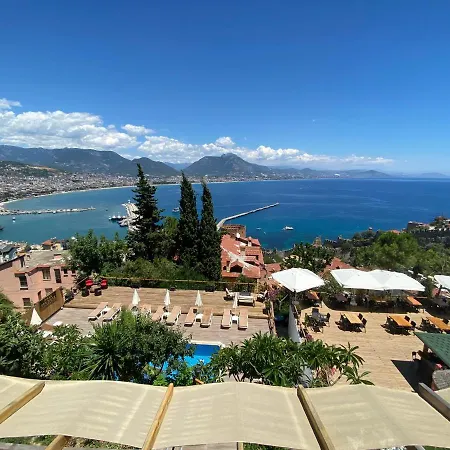 Castle Boutique Hotel *