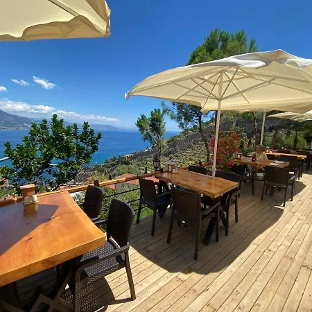 Castle Boutique Hotel *