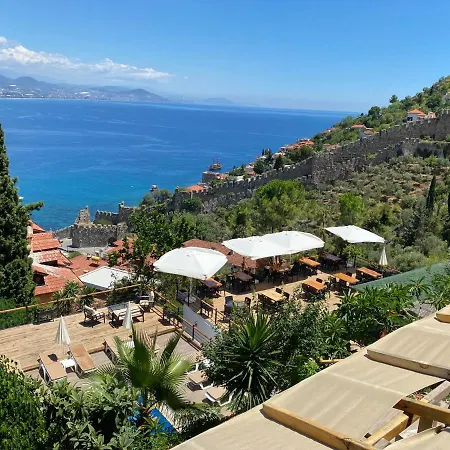 Castle Boutique Hotel *